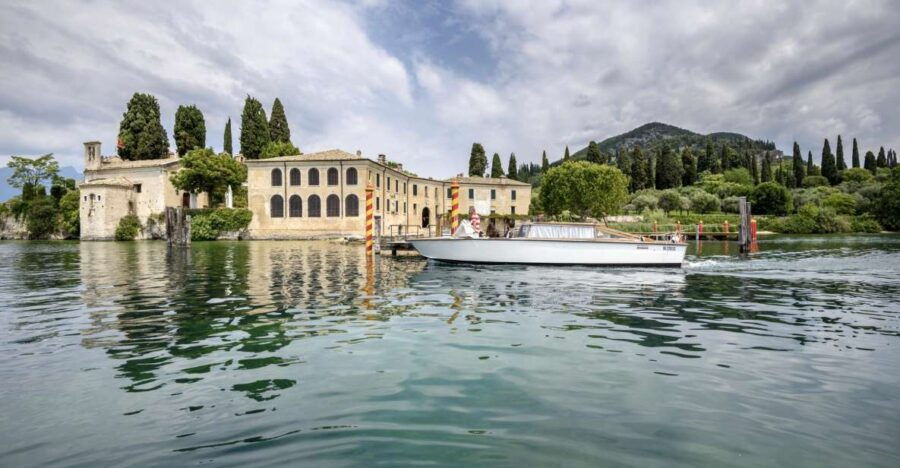 Punta San Vigilio Typical Venetian Speedboat Trip - Driver and Highlights