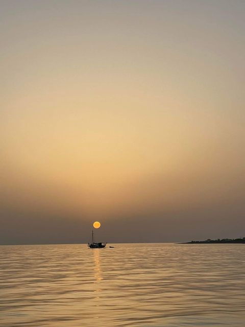 Queen Bee Sunset Cruise With Swim Stops and Dinner