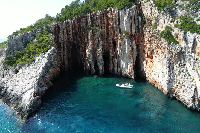 Red Rocks & Pakleni Islands Private Tour