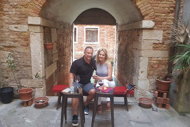 Rialto Farmers & Fish Market Food Tour in Venice With Wine Tasting & Sightseeing