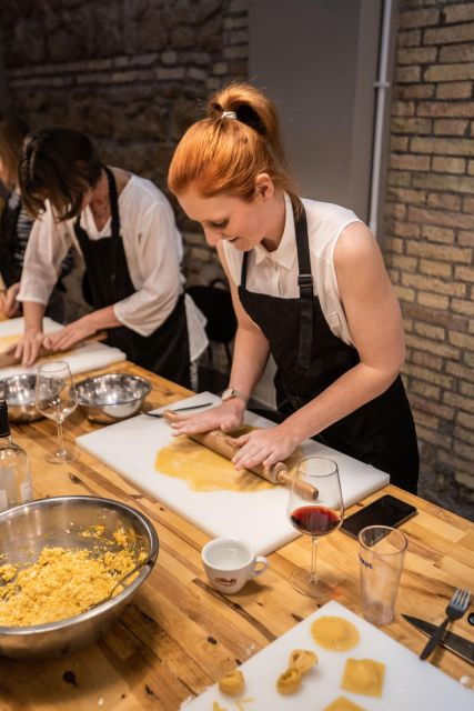 Rome: Pasta Cooking Class Basic in the Kitchen of Mamma
