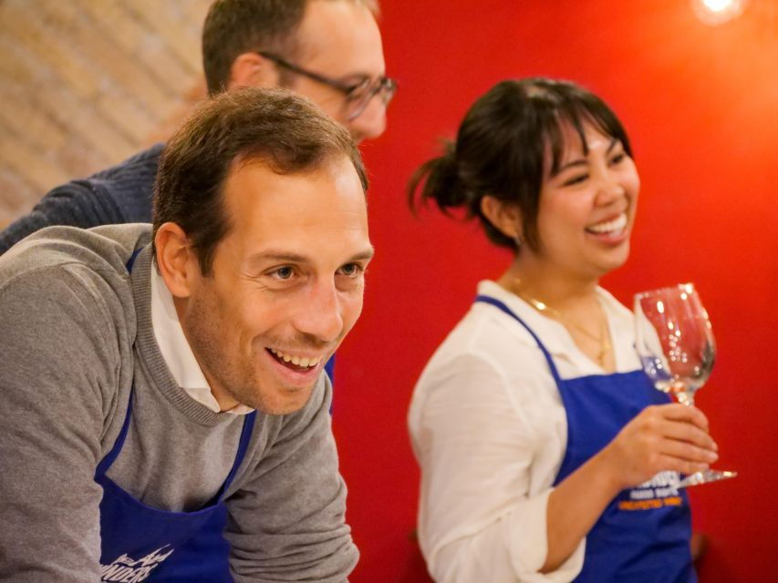 Rome: Pasta Making Class & Wine Tasting in a Trasteve Villa