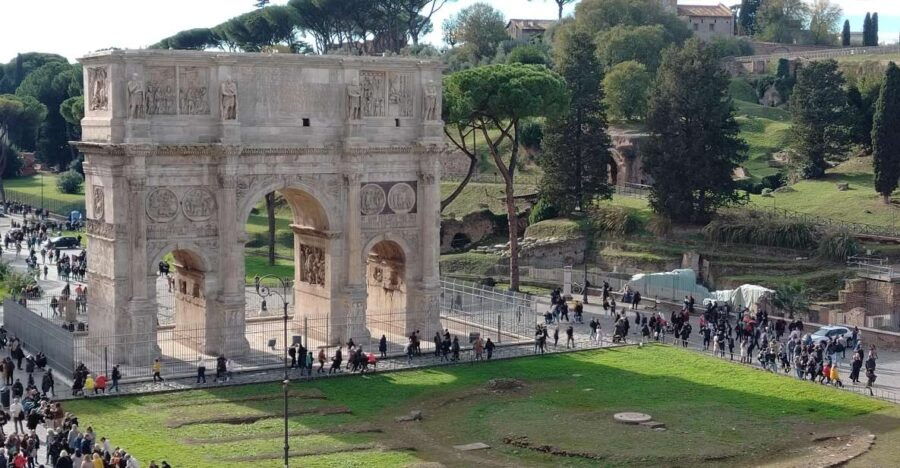 Rome: Private Colosseum & Roman Forum Tour With Hotel Pickup