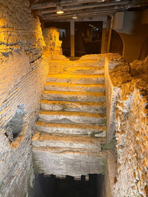Rome: Trevi Fountain Underground Guided Tour and Ice-cream