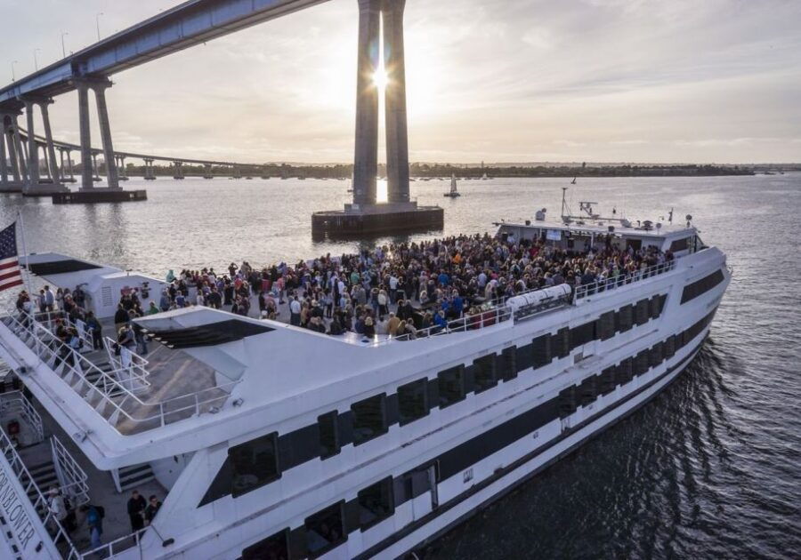 San Diego: Christmas Eve Buffet Brunch or Dinner Cruise - Good To Know