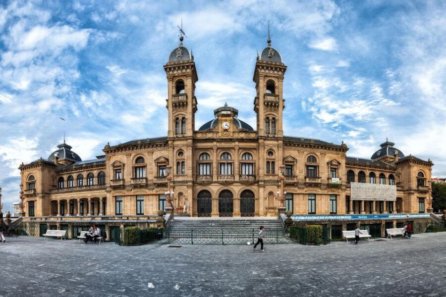 San Sebastian : Discovery Stroll and Reading Walking Tour