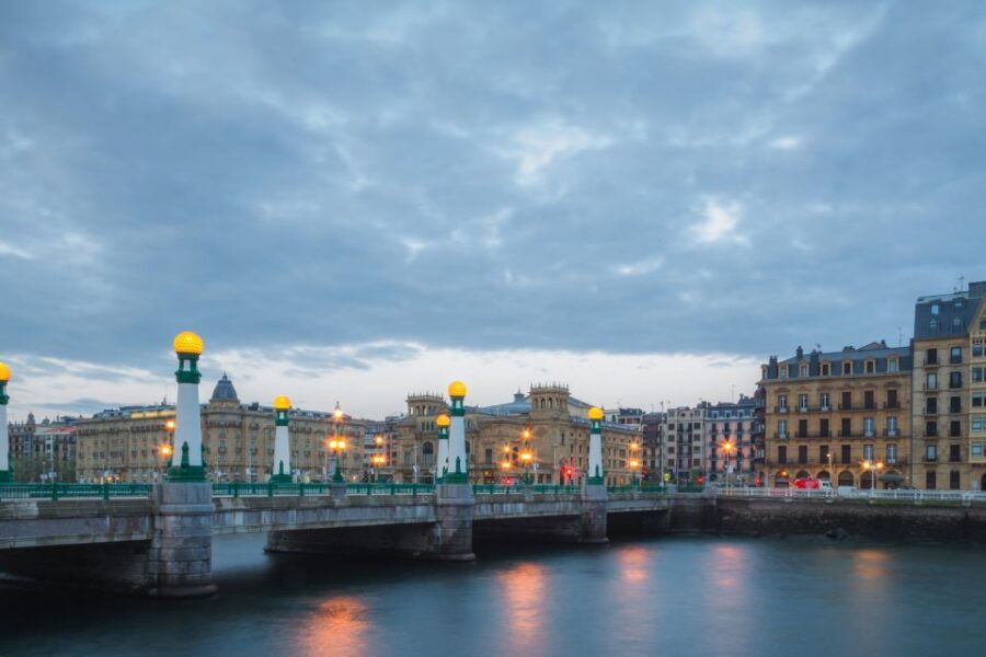 San Sebastian: First Discovery Walk and Reading Walking Tour