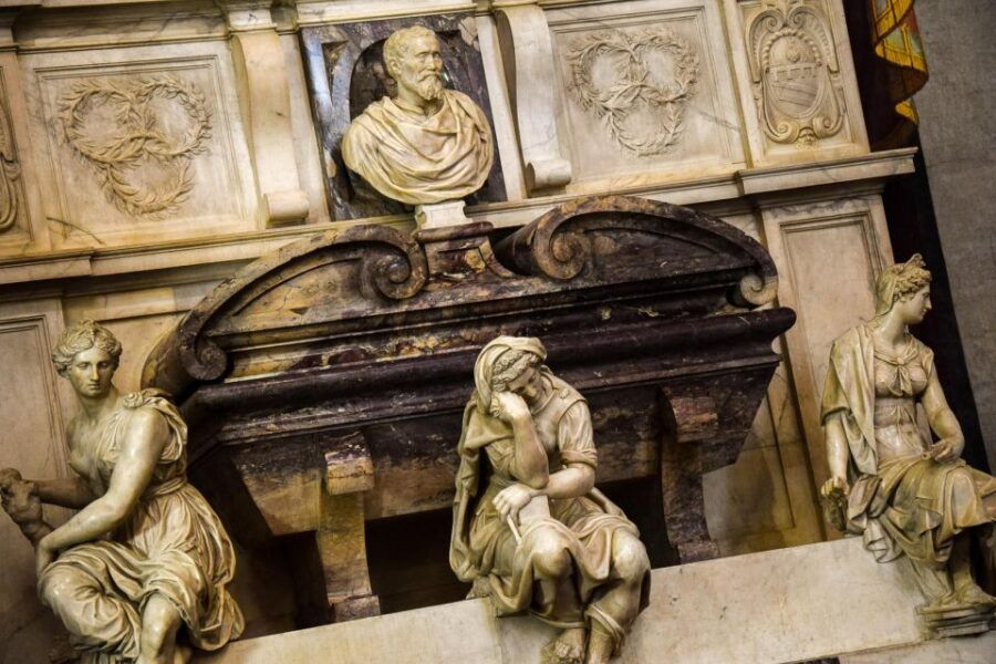 Santa Croce Basilica Tour: Mausoleum of Florentine Geniuses - Good To Know