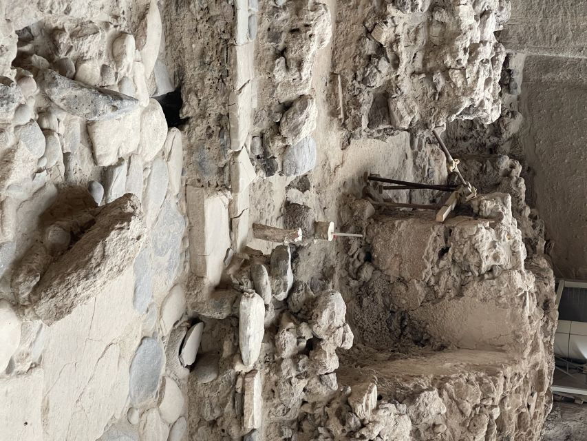 Santorini: Akrotiri Private Guided Tour With Hotel Pick-Up