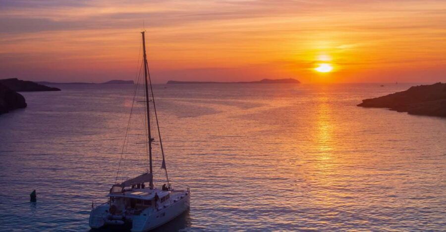 Santorini: Luxury Sunset Cruise, Dinner, Drinks & Transfers - Experience Highlights