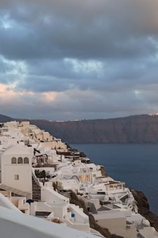 Santorini: Oia Cultural Highlights Sunset Walking Tour