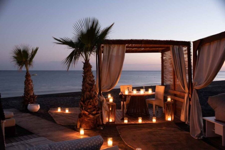 Santorini: Private Romantic Guided Tour With Sunset & Dinner