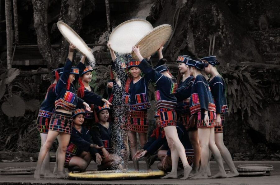 Sanya: Half-Day Private Tour of Li & Miao Minority Park - Tour Details