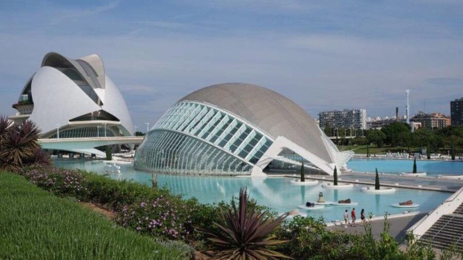 See Albufera Lake +City of Arts and Sciences on a Bike Tour