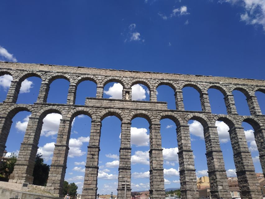 Segovia: Guided City Walking Tour With Segovia Cathedral