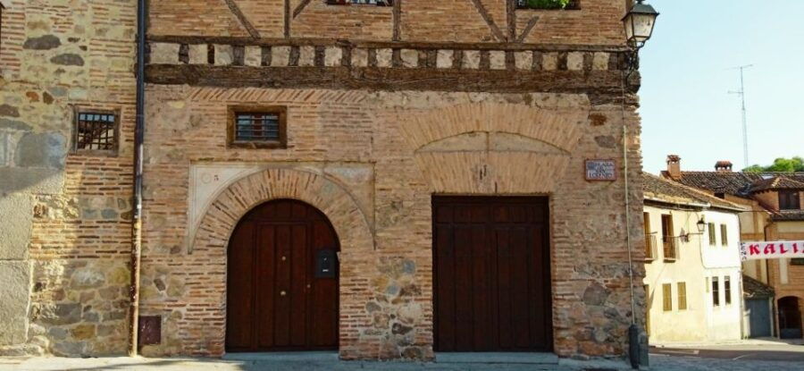 Segovia: Walking Tour With Views Eresma River Valley - Pricing and Duration