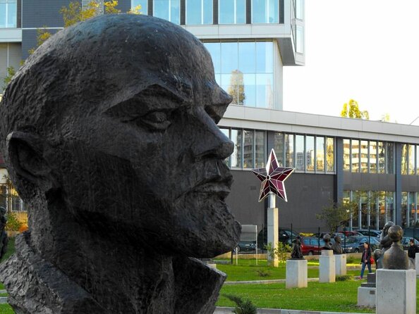 Self-guided Tour in the Museum of Socialist Art