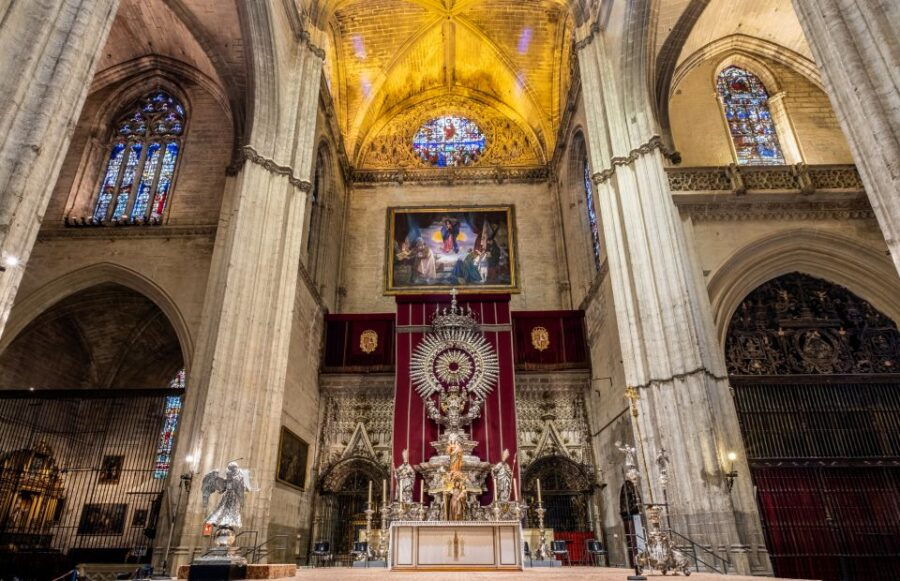 Seville: Small-Group Cathedral and Giralda Tour With Tickets