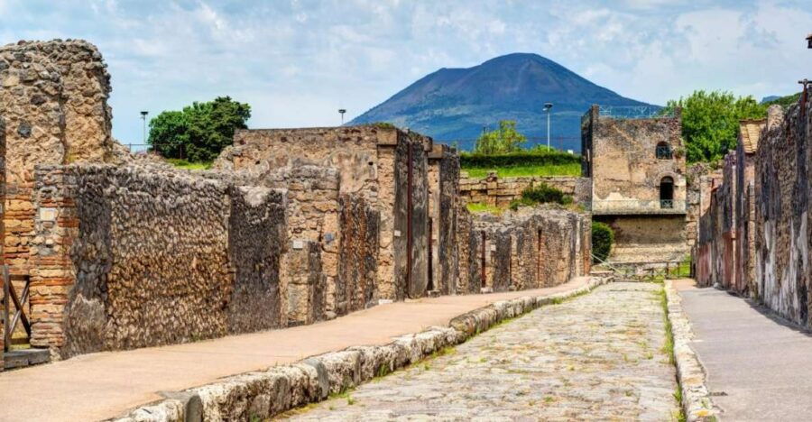 Shared Group: Pompeii Tour and Wine Tasting