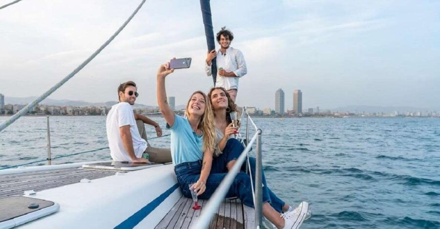 Sitges: Sailboat Trip + Walking Tour and Wine Cellar Tour