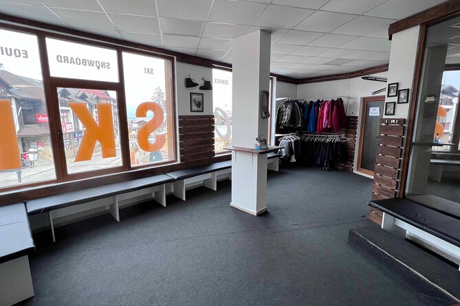 Ski and Snowboard Rental in Bansko - Location and Overview