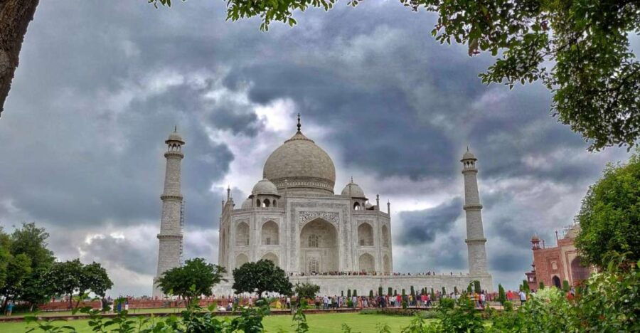 Taj Mahal & Fort Skip-The-Line Entry Tickets With Guide.