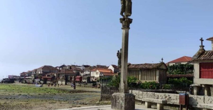 Theatrical Combarro - Description