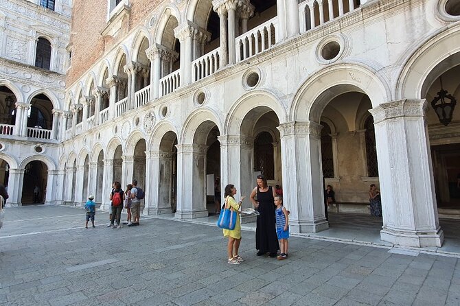 Tour in Romanian Language With Local Guide in Venice, Doge's Palace Without Queue - Tour Details