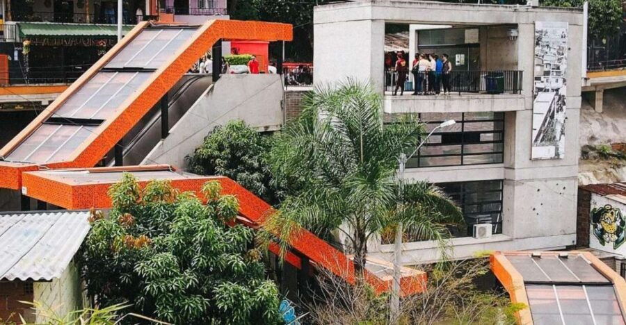 Tour Medellín: Commune 13 and Metro Cable