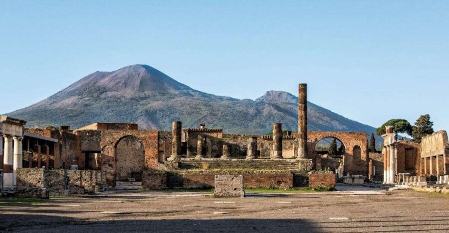 Tour Pompeii and Sorrento From Naples