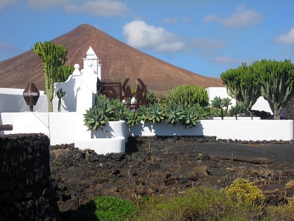 Tour to César Manrique Foundation, Cactus Garden and Teguise for Cruise Passengers