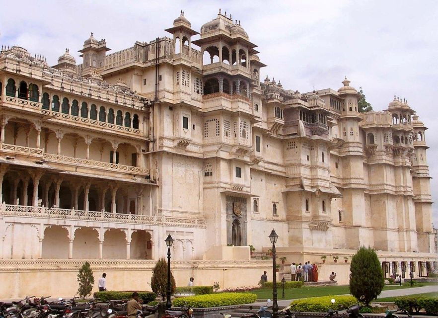 Transfer From Udaipur To Jaipur Via Chittorgarh Fort