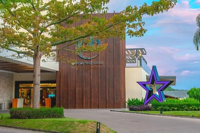 Transfer Liberia Airport to Planet Hollywood or Andaz Papagayo, ROUND TRIP.