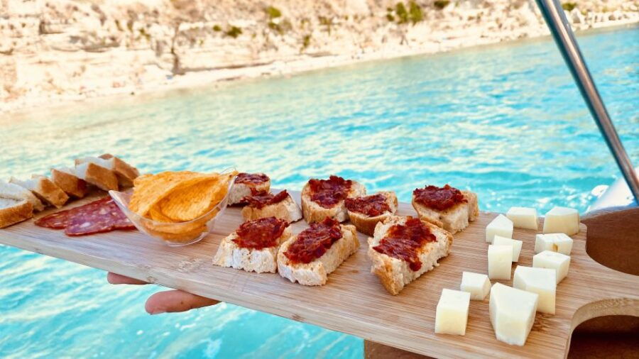 Tropea: Private Boat Rental With Skipper and Snacks - Language Options and Features