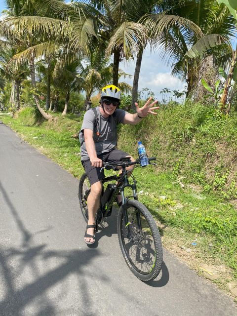 Ubud : Private Bike Tour Rice Fields With Meal and Pool