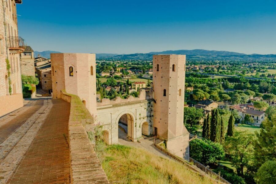 Umbria: Spello to Assisi Trekking on Mount Subasio + Lunch