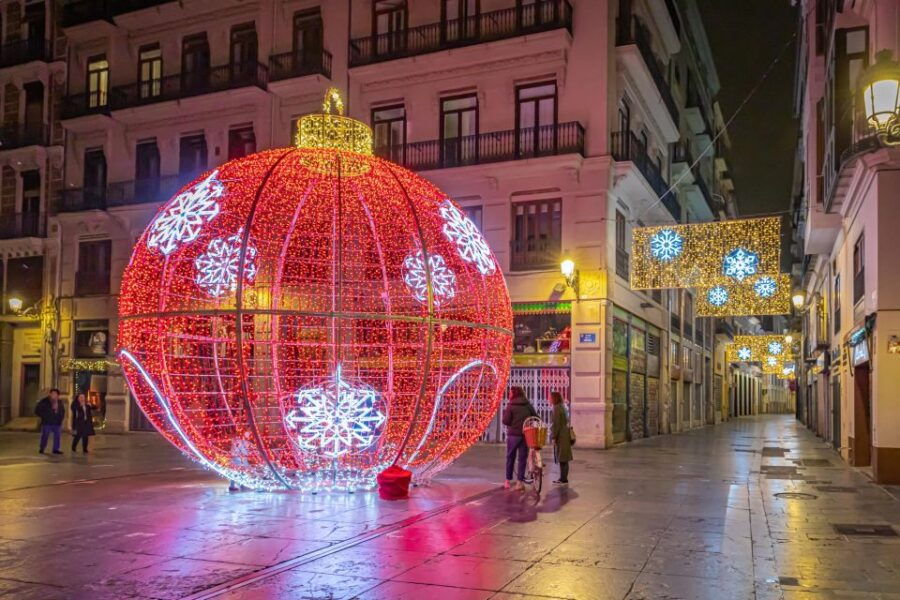 Valencia Christmas Walk: Festive Spirits & Historic Sights - Good To Know