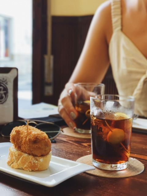 Valencia: Local Tapas & Wine Tasting Experience