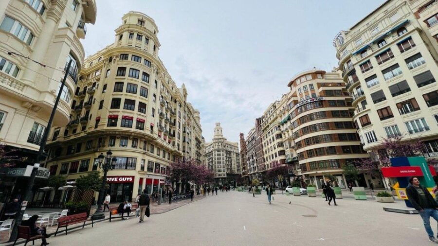 Valencia: Private Guided Tour by E-Scooters