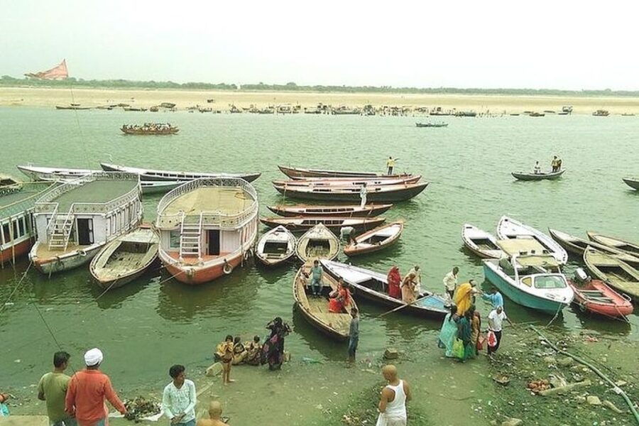 Varanasi: Morning Tour With Yoga Session and Boat Ride