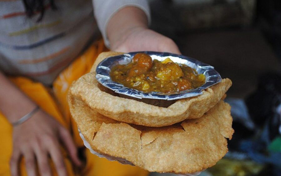 Varanasi: Night Tour With Aarti Ceremony and Street Food - Language and Highlights