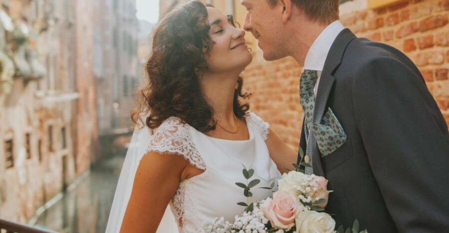 Venice: Photoshoot in Iconic Locations With Photographer - Good To Know