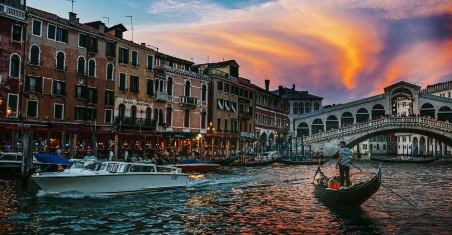 Venice: Shared Gondola Ride at Sunset - Group Size and Includes