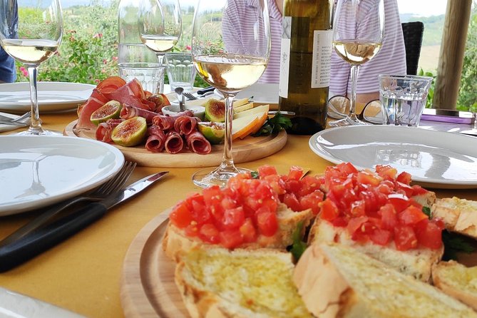Vineyard Visit With Local Appetisers and Wine Tasting