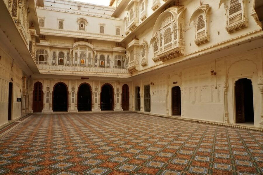 Visit Bikaner in Private Car With Guide Service