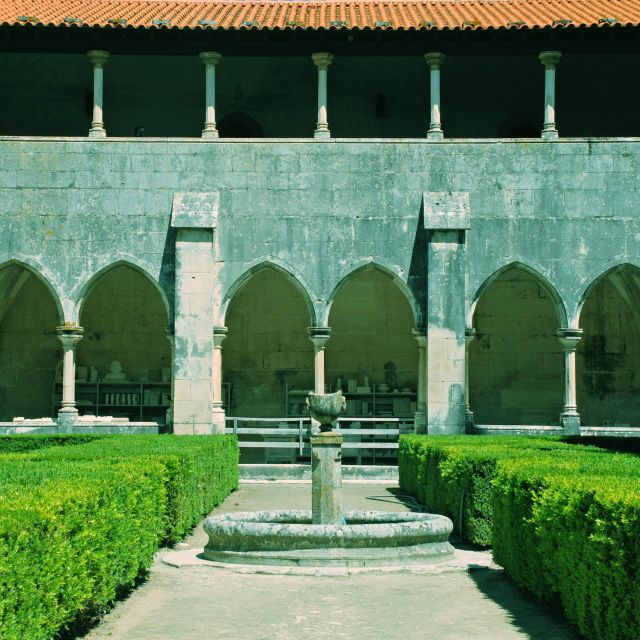 Whispers of Romance: Leiria Walking Tour for Lovers