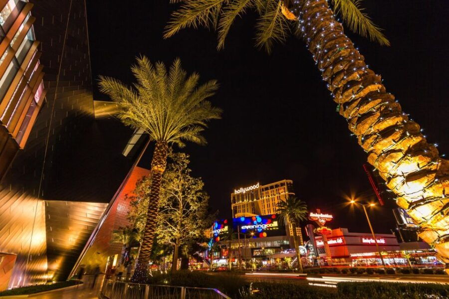 Winter Wonders of Vegas: A Festive Stroll - Festive Luxe Landmarks Walking Tour