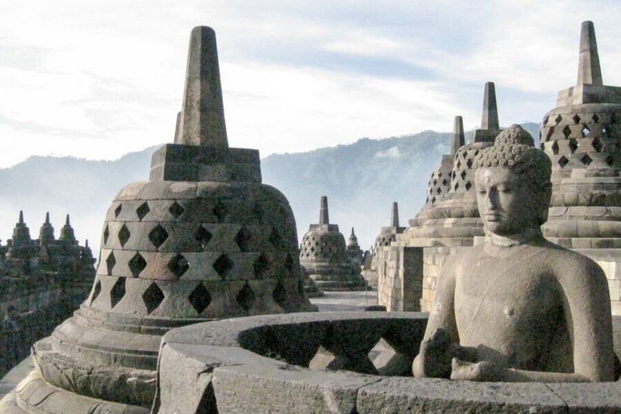 Yogyakarta: Palace, Water Castle & UNESCO Temple Guided Tour