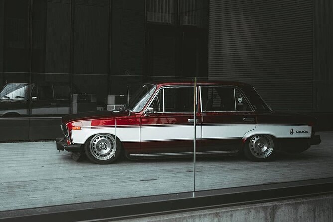 2-Hour London Private Guided Tour via Classic Low Rider Lada