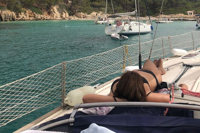 2-hour Private Boat Tour to the Barcelona Coast - Tour Location and Inclusions